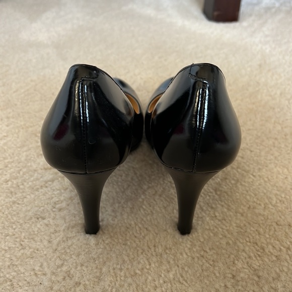 Cole Haan size 6.5 heels - Picture 4 of 4